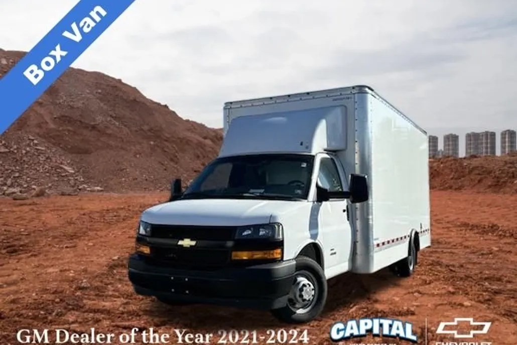 2023 Chevrolet Express Cutaway photo 1