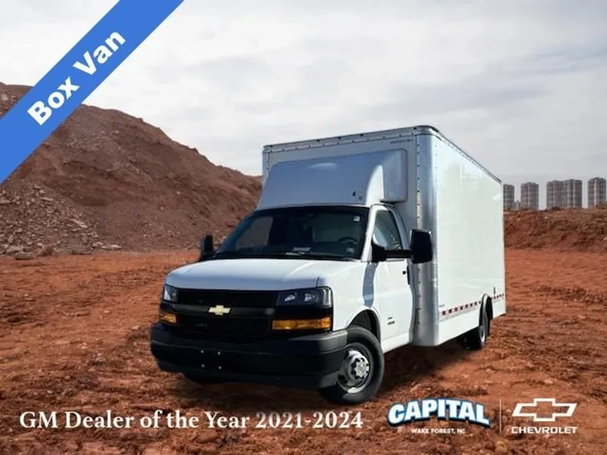 2023 Chevrolet Express Cutaway photo 1