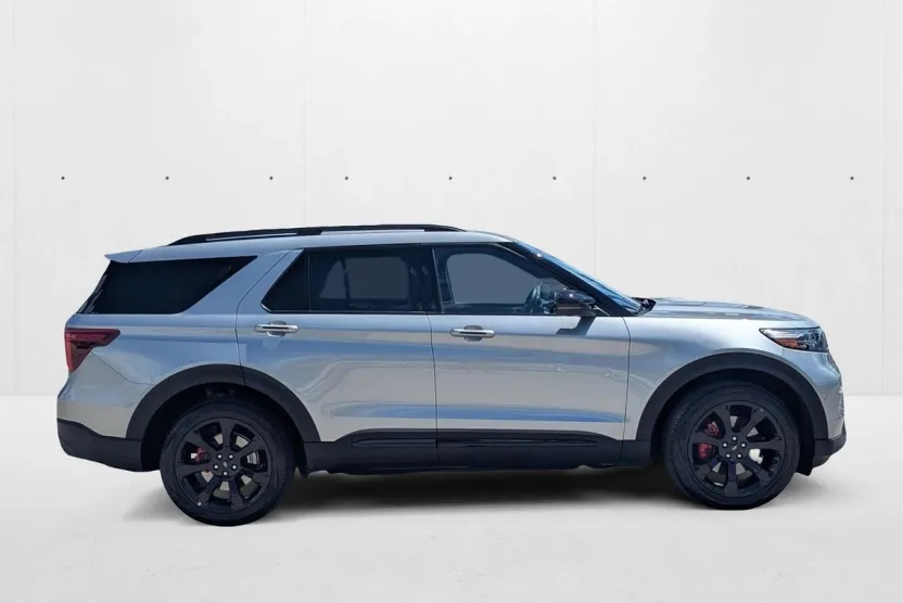 2023 Ford Explorer ST photo 1