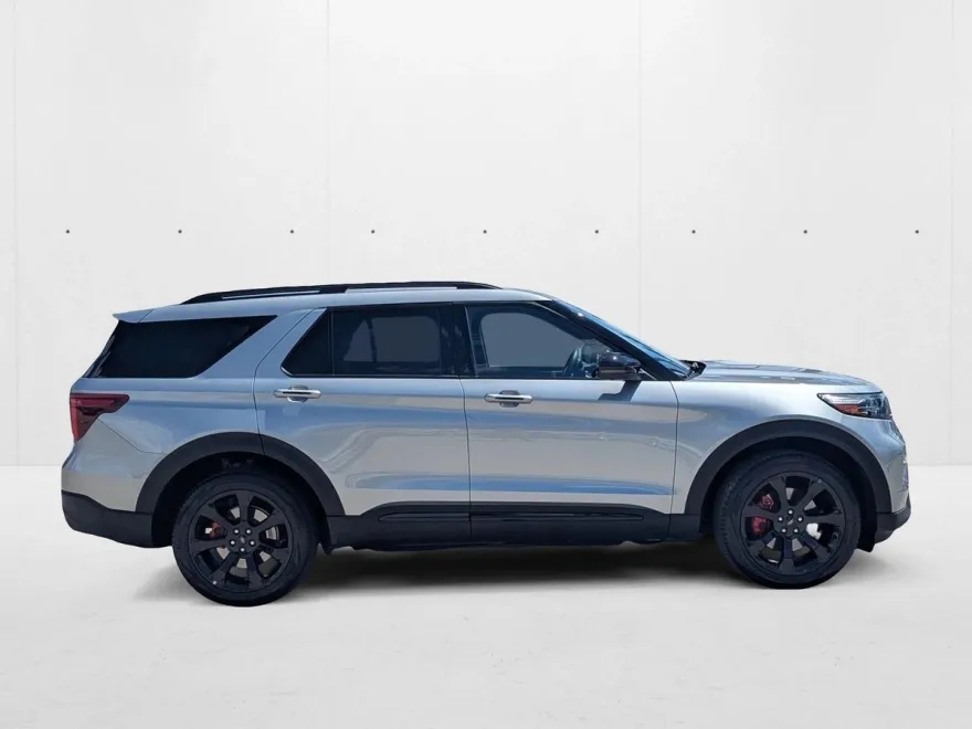 2023 Ford Explorer ST photo 1
