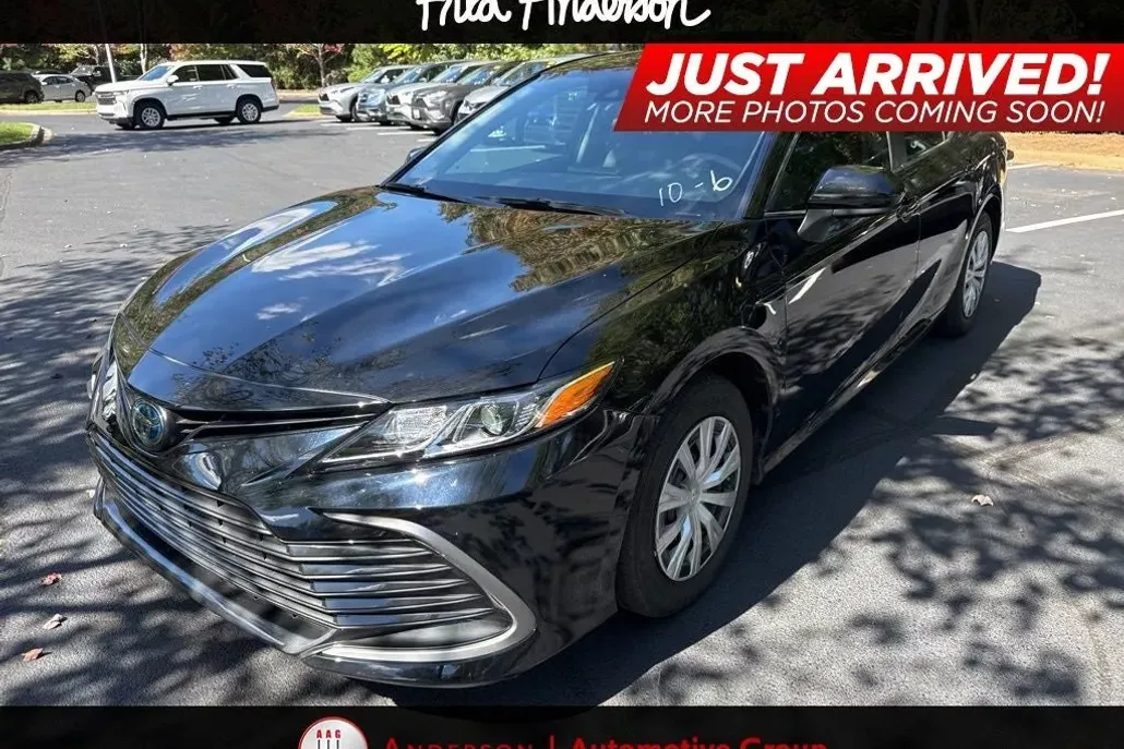2023 Toyota Camry Hybrid LE photo 1