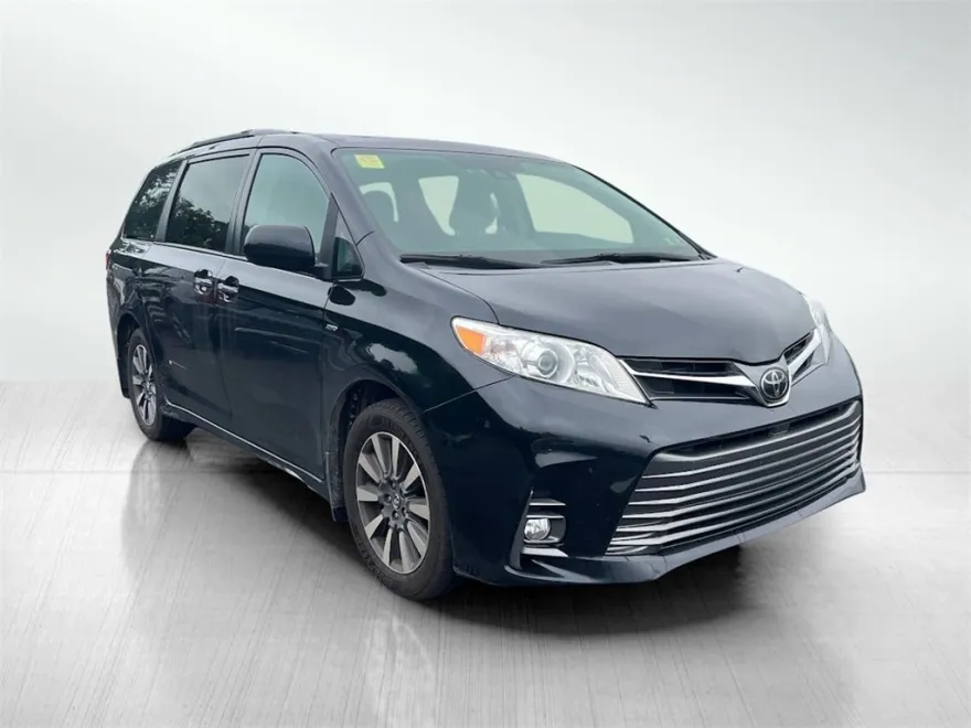 2020 Toyota Sienna XLE Premium photo 1