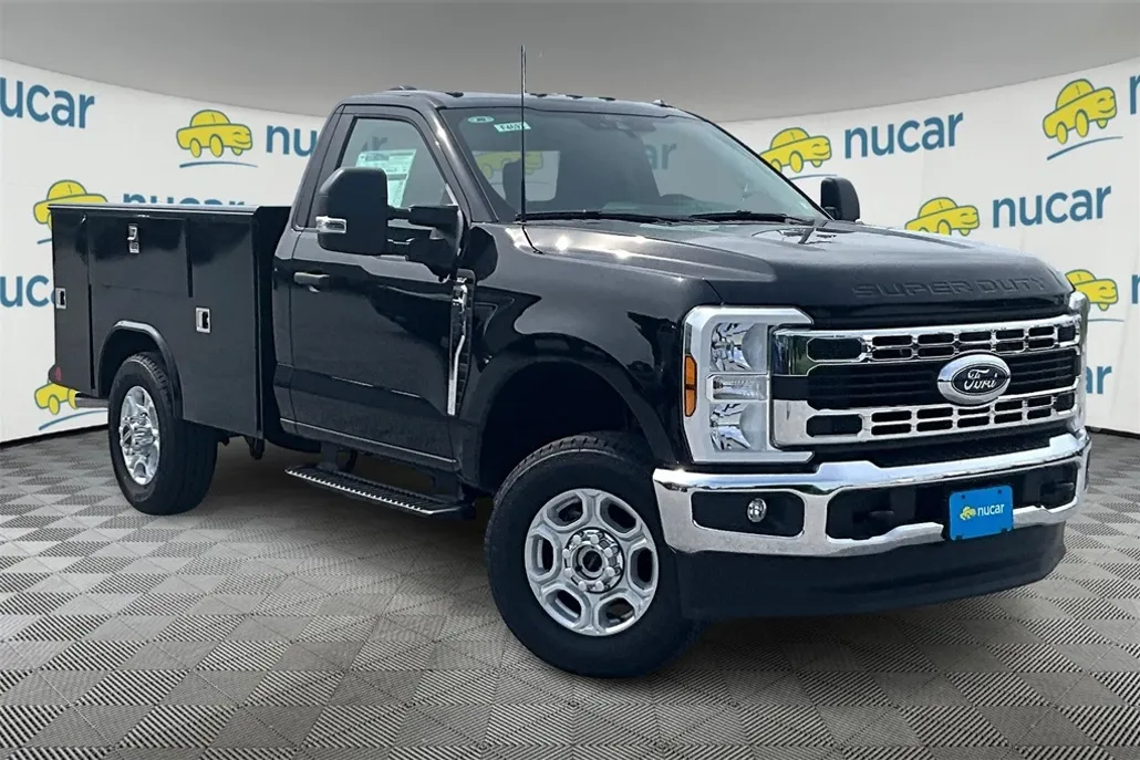 2025 Ford F-350 photo 1
