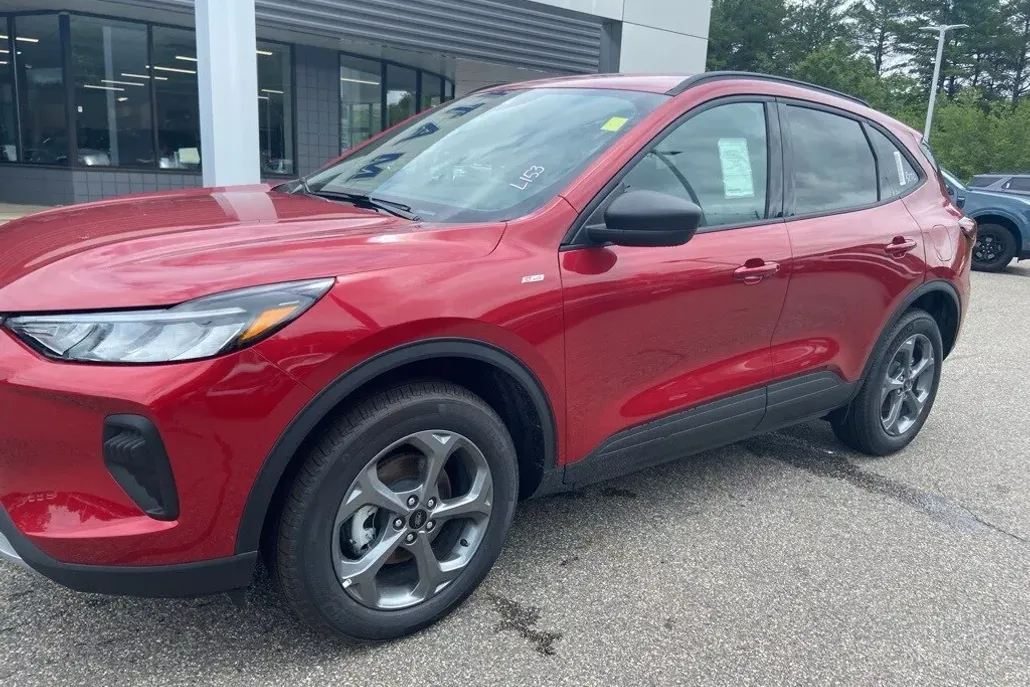 2025 Ford Escape ST-Line photo 1