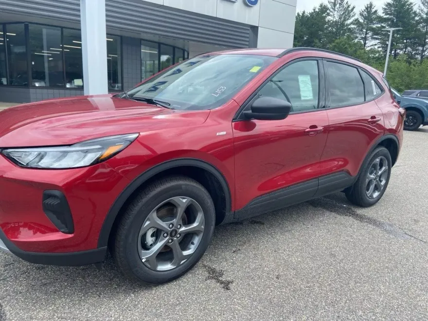 2025 Ford Escape ST-Line photo 1