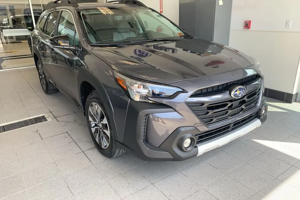2025 Subaru Outback Limited photo 1