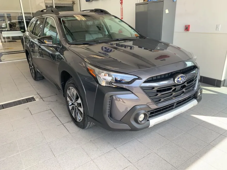 2025 Subaru Outback Limited photo 1