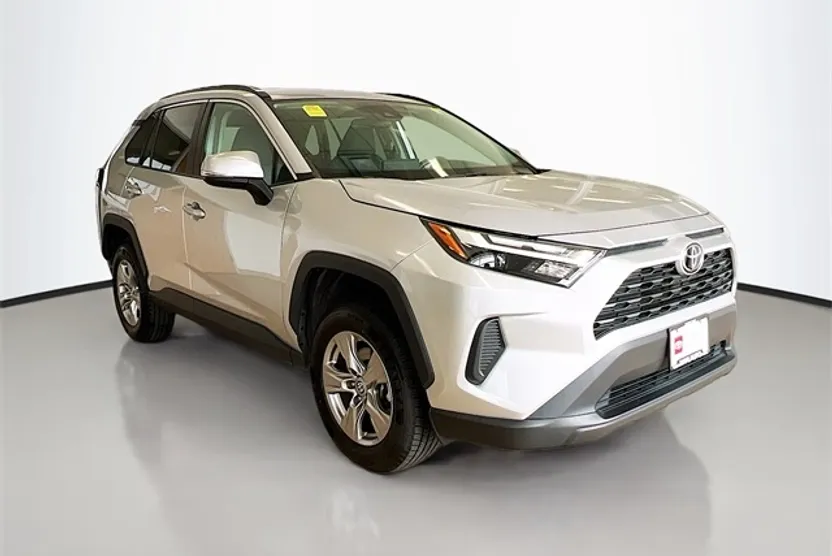 2024 Toyota RAV4 XLE photo 1