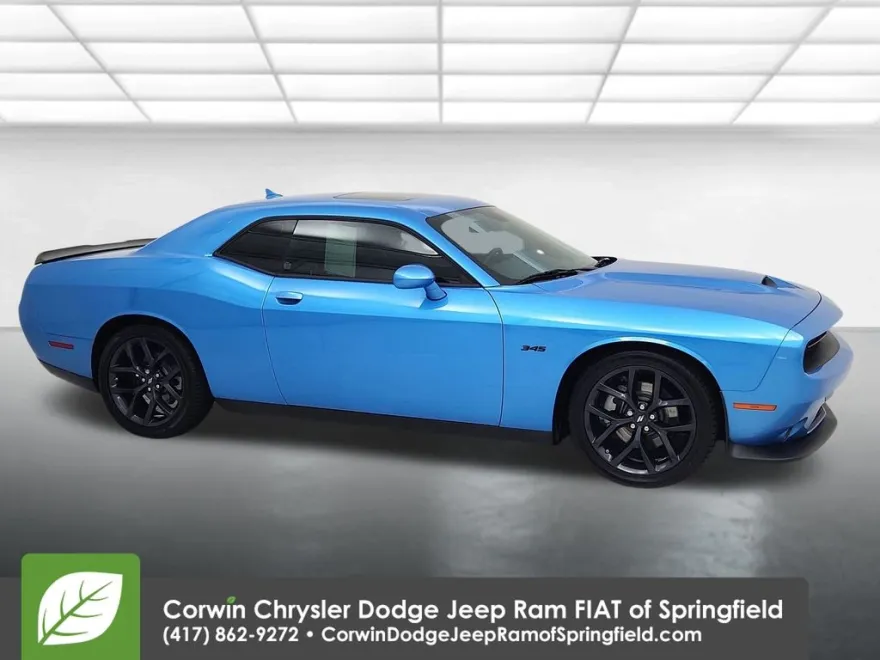2023 Dodge Challenger R/T photo 1
