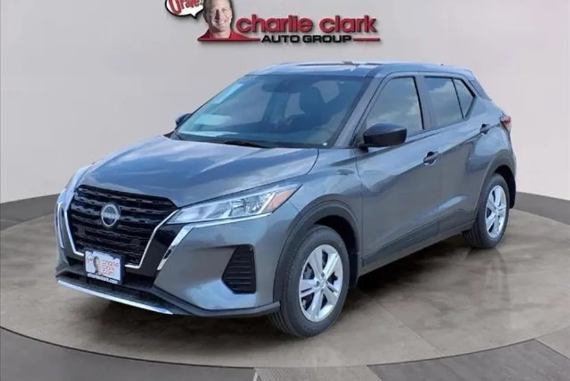 2025 Nissan Kicks Play S photo 1