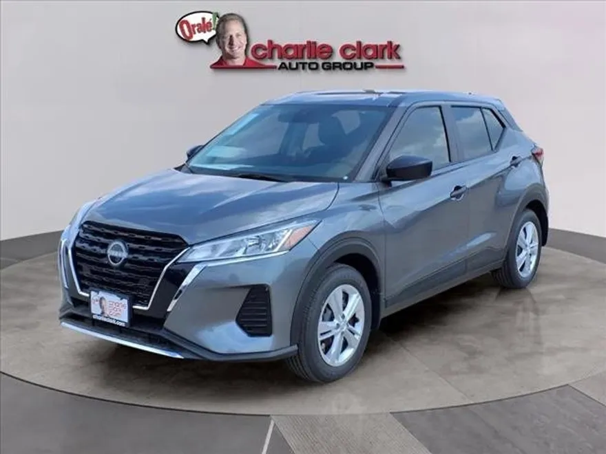 2025 Nissan Kicks Play S photo 1