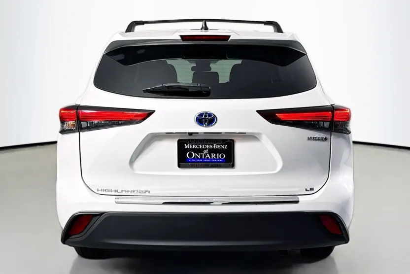 2023 Toyota Highlander Hybrid LE photo 1