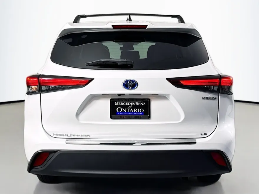 2023 Toyota Highlander Hybrid LE photo 1