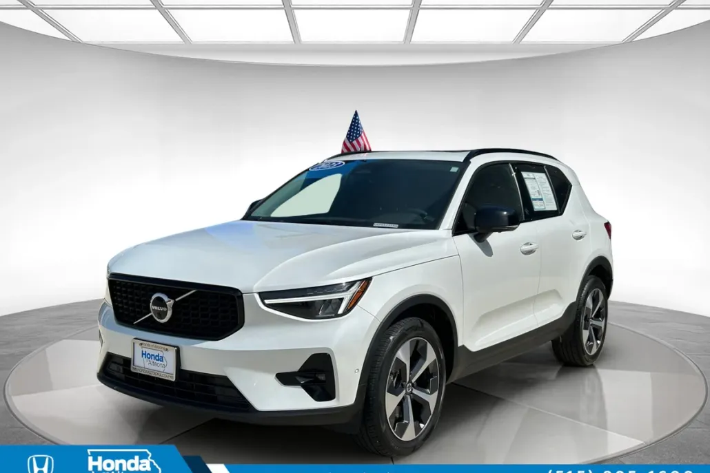2023 Volvo XC40 Ultimate photo 1