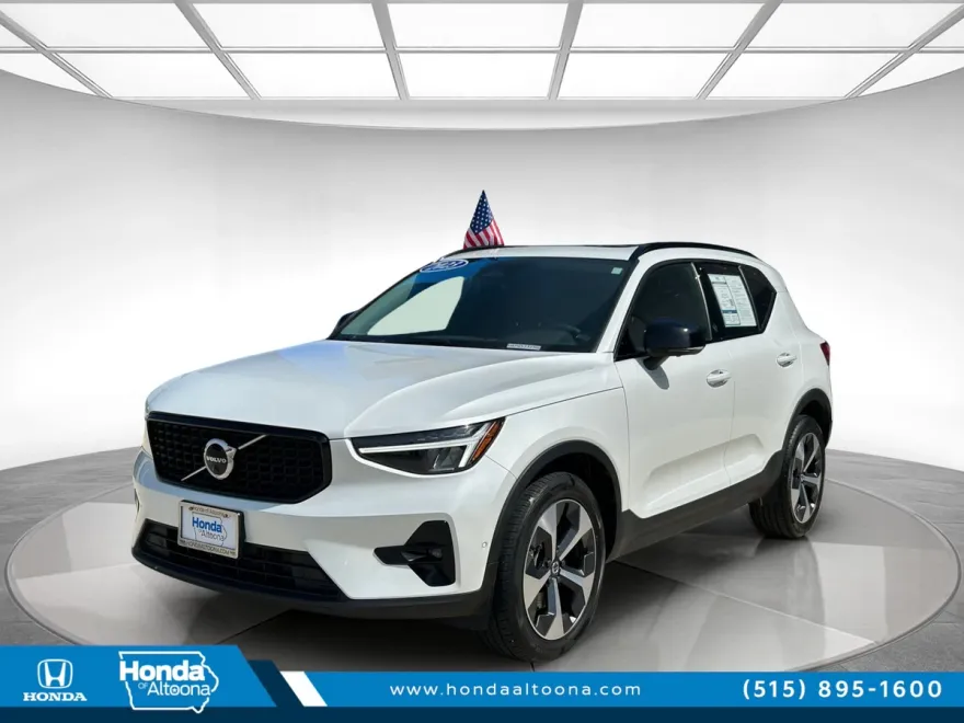 2023 Volvo XC40 Ultimate photo 1