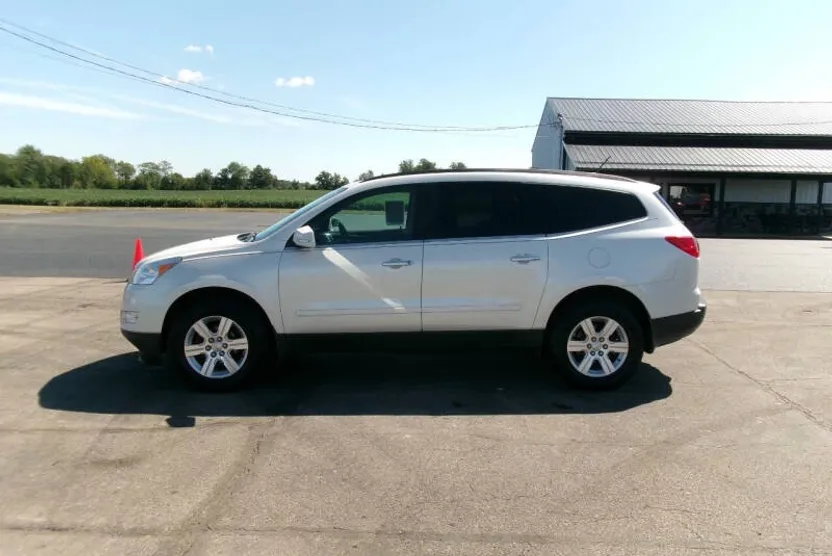 2012 Chevrolet Traverse 2LT photo 1