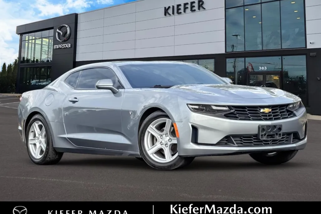 2023 Chevrolet Camaro 1LT photo 1