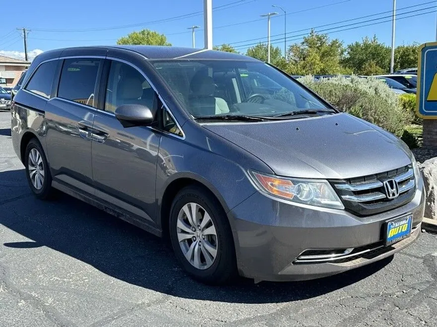 2016 Honda Odyssey SE photo 1
