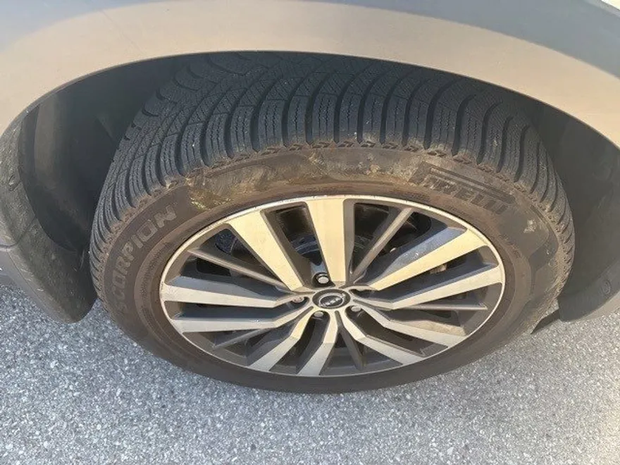 2022 Nissan Pathfinder Platinum photo 1