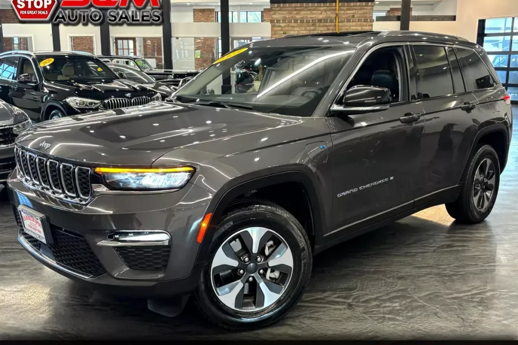 2023 Jeep Cherokee 4xe photo 1