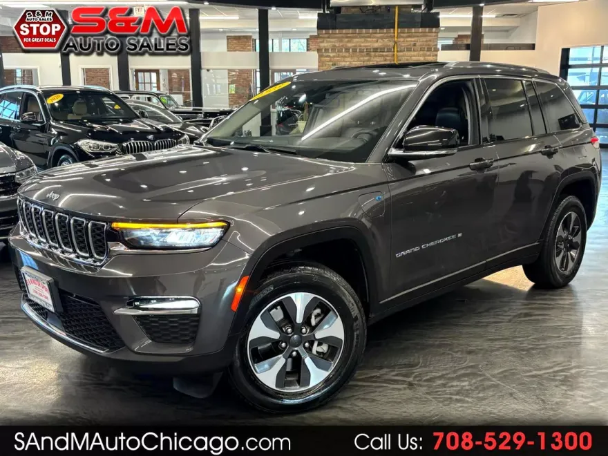 2023 Jeep Cherokee 4xe photo 1