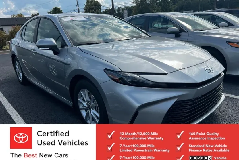 2025 Toyota Camry Hybrid LE photo 1