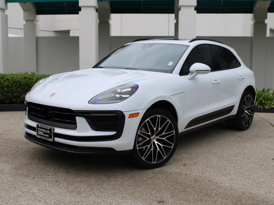 2025 Porsche Macan T photo 1