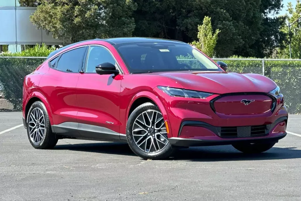 2025 Ford Mustang Mach-E Premium photo 1