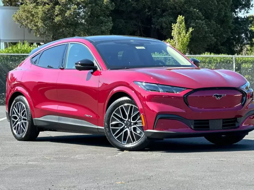 2025 Ford Mustang Mach-E Premium photo 1
