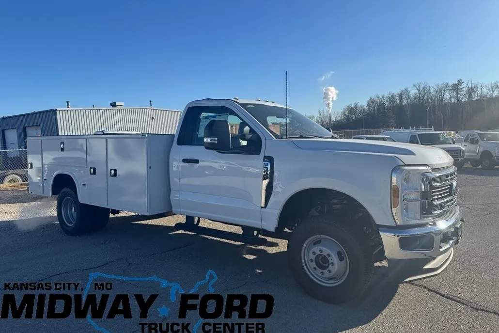 2024 Ford F-350 XL photo 1