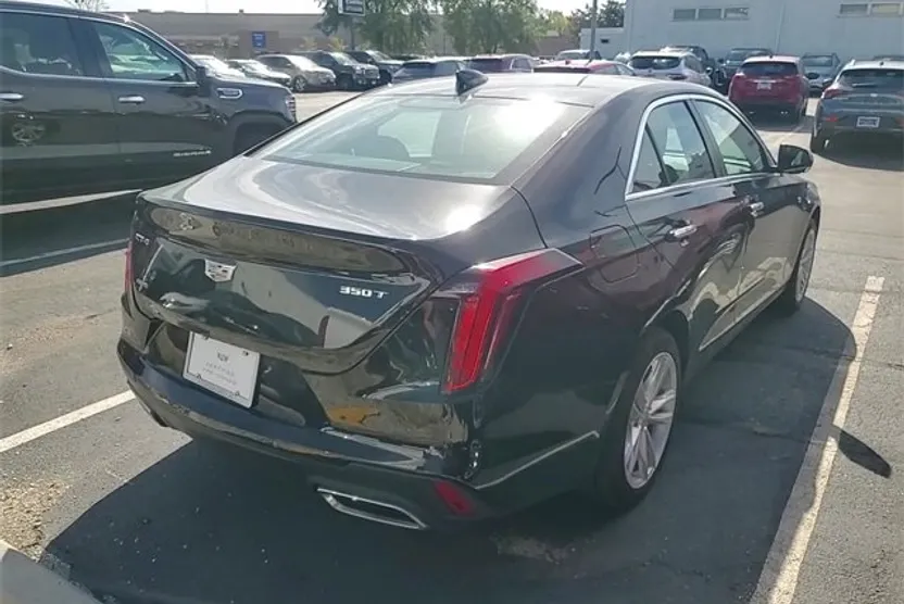 2022 Cadillac CT4 Luxury photo 1