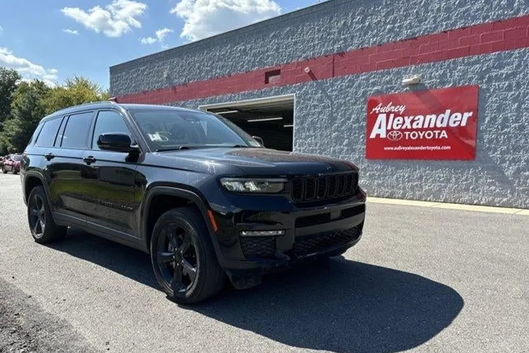 2023 Jeep Grand Cherokee Limited photo 1