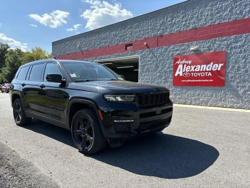 2023 Jeep Grand Cherokee Limited photo 1
