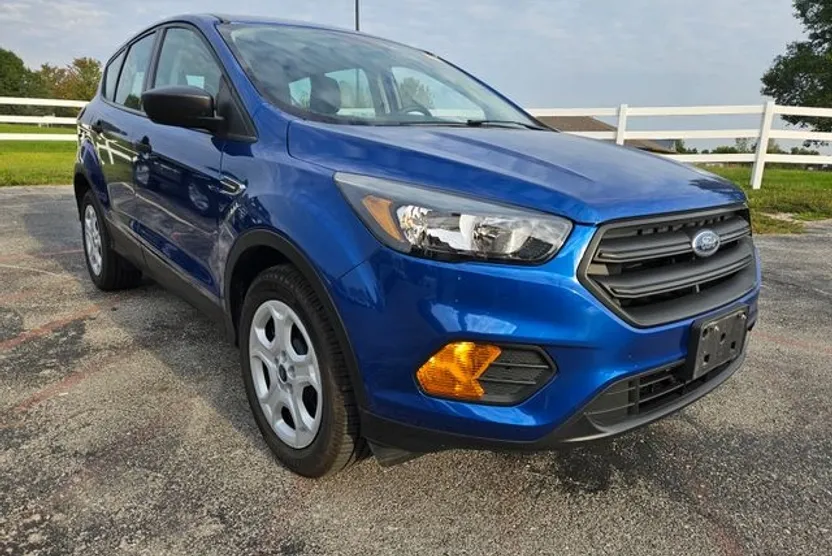 2019 Ford Escape S photo 1