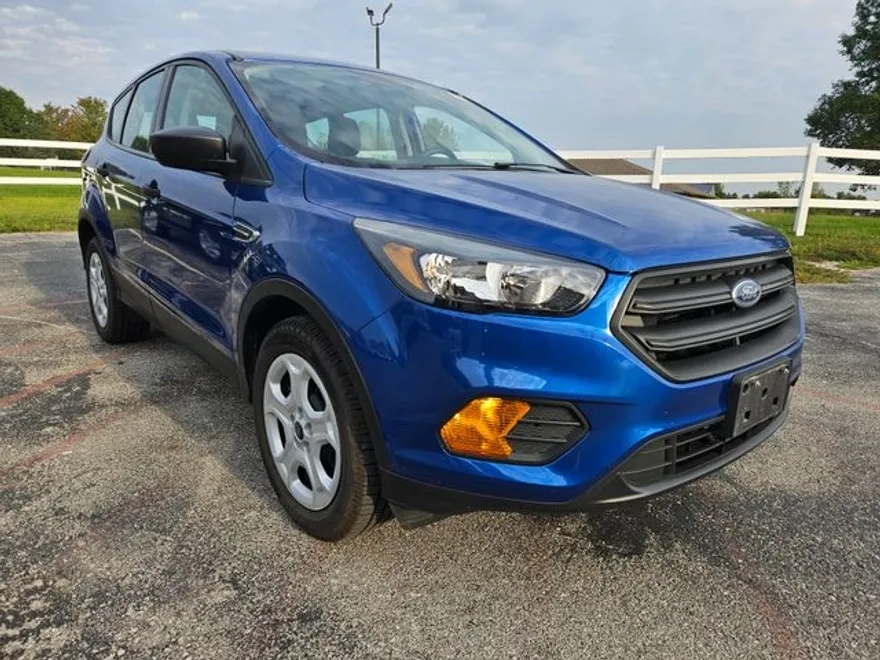 2019 Ford Escape S photo 1