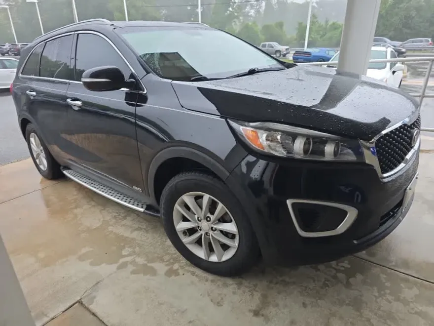 2018 Kia Sorento LX photo 1
