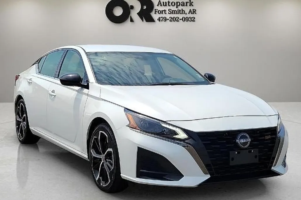 2024 Nissan Altima 2.5 SR photo 1