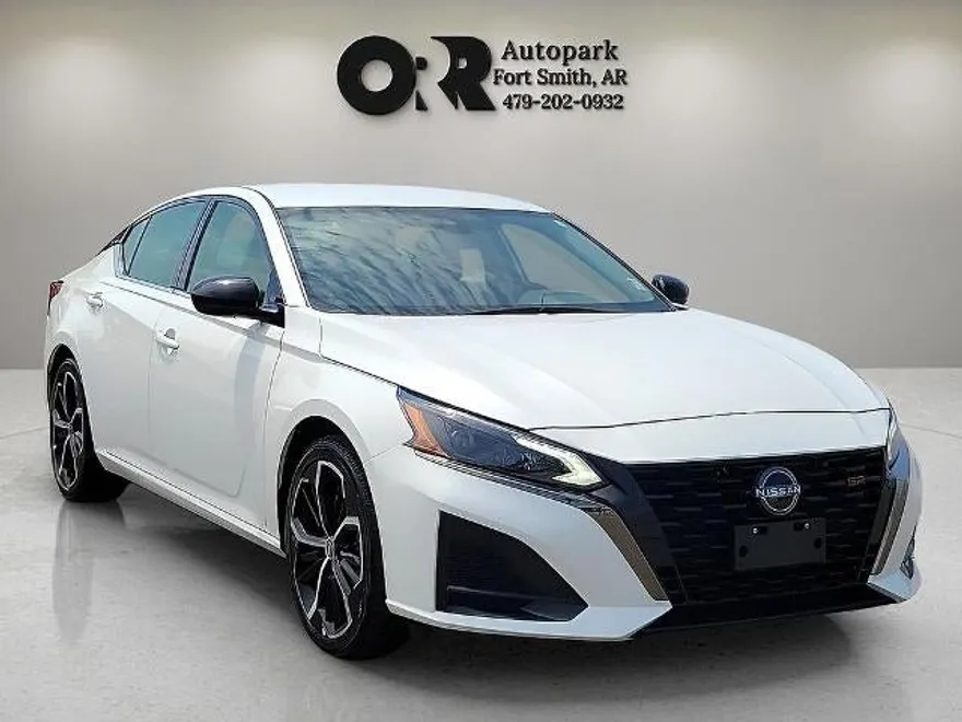 2024 Nissan Altima 2.5 SR photo 1