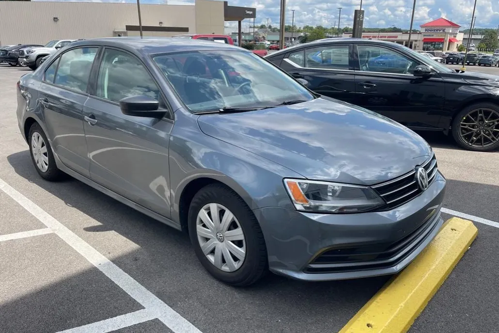 2015 Volkswagen Jetta 2.0 S photo 1