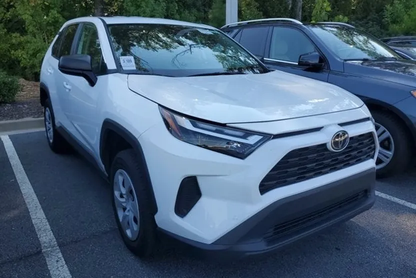 2024 Toyota RAV4 LE photo 1