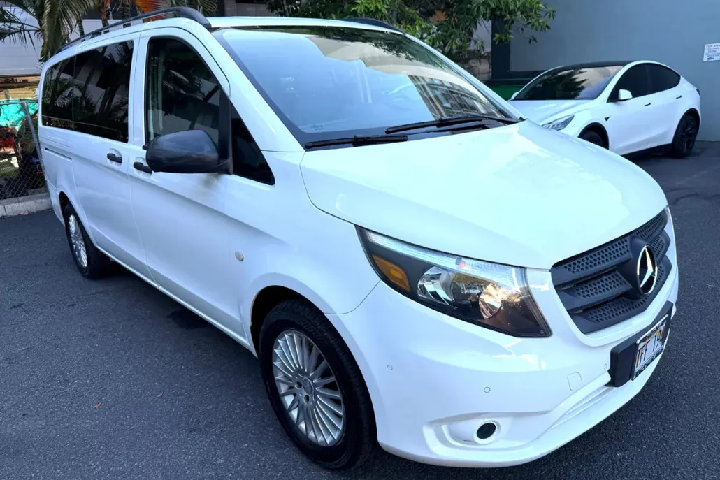 2017 Mercedes Benz Metris Passenger Van photo 1