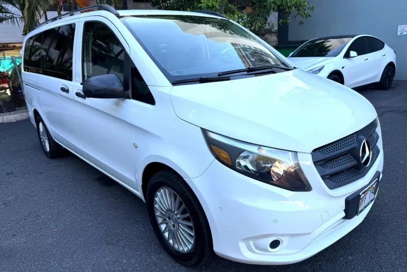 2017 Mercedes Benz Metris Passenger Van photo 1