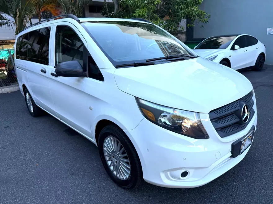 2017 Mercedes Benz Metris Passenger Van photo 1