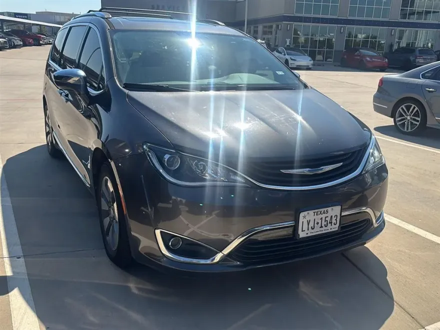2018 Chrysler Pacifica Hybrid Limited photo 1