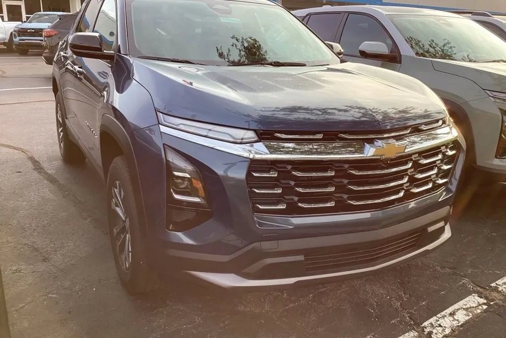 2026 Chevrolet Equinox LT photo 1