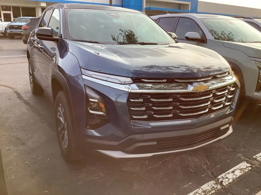 2026 Chevrolet Equinox LT photo 1