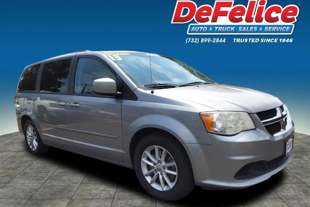 2013 Dodge Grand Caravan SXT photo 1