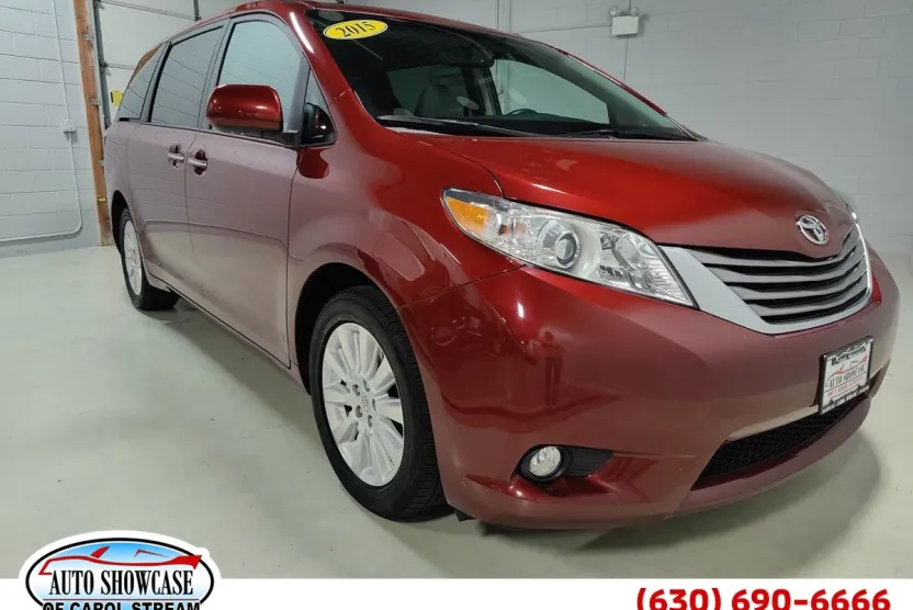 2015 Toyota Sienna XLE photo 1