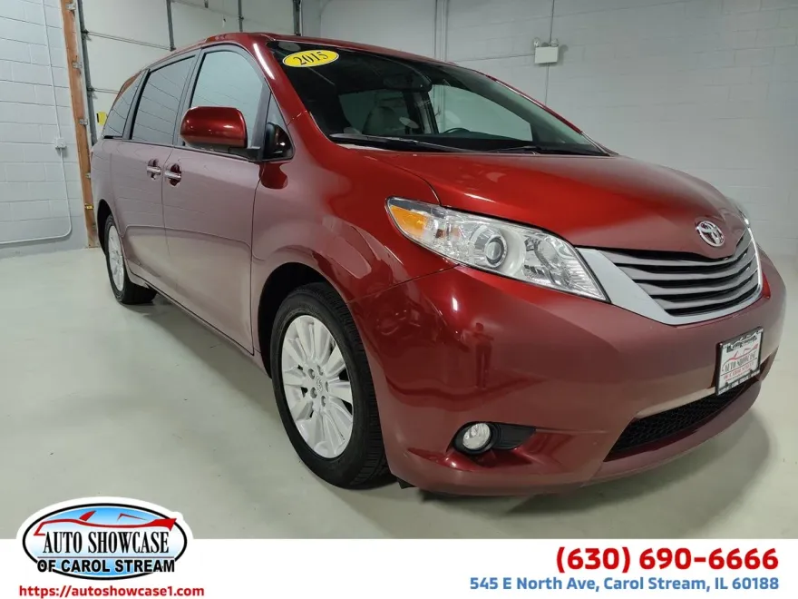 2015 Toyota Sienna XLE photo 1