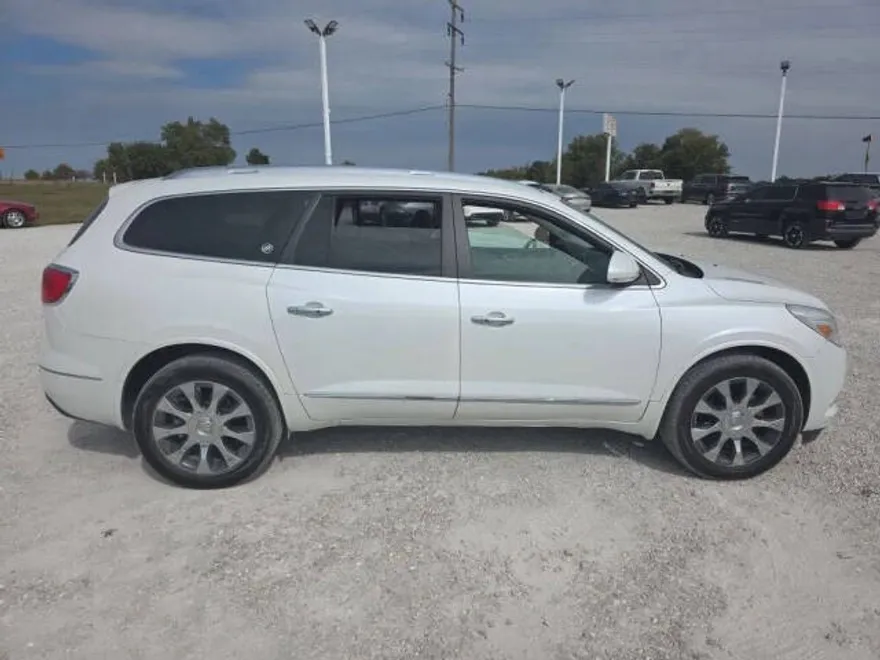 2017 Buick Enclave Leather photo 1